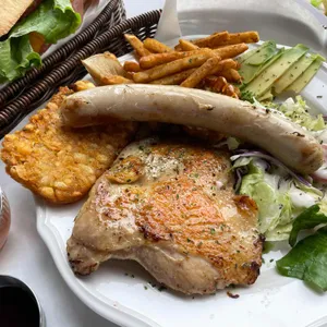 네온몬스터즈 브런치&스테이크하우스 리뷰 사진