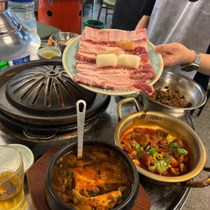 넙딱집 사진