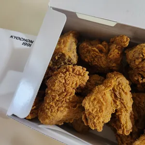 교촌치킨 사진