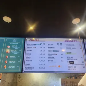 카페 공간학 리뷰 사진