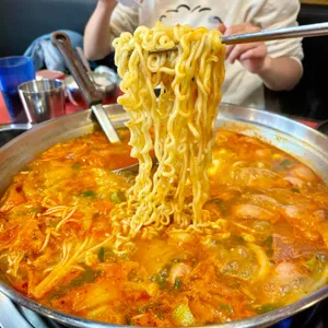 놀부부대찌개 사진