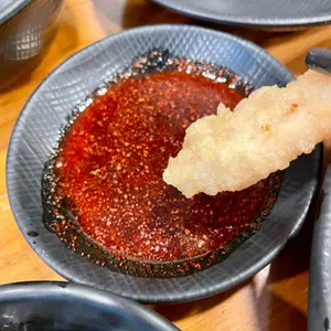 동천홍 사진