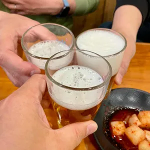 동천홍 사진