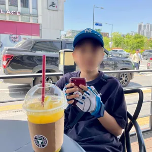 탐앤탐스 사진