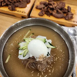 육쌈냉면 사진