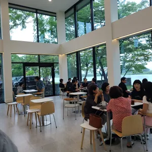 흐른 리뷰 사진