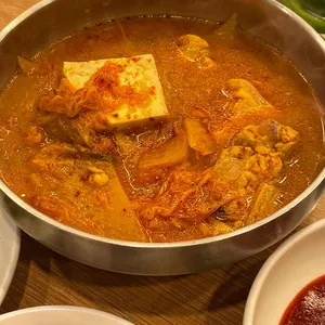 지리산 왕재봉 흑돼지 사진