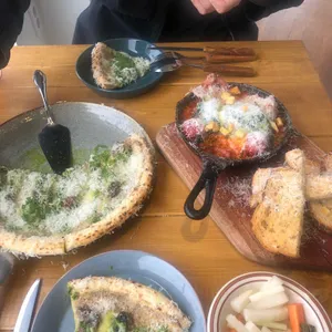 거루캥테이블 사진