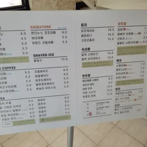 강가에서 사진