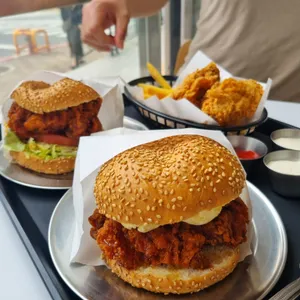 캔플라이치킨버거 사진