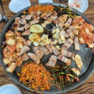 파삼솥뚜껑삼겹살 사진