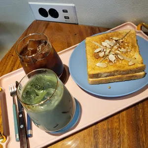 카페 수달 리뷰 사진