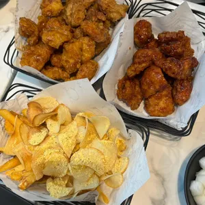 교촌치킨 사진