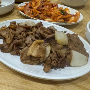 태릉 돼지불백 손만두 사진