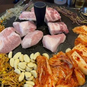 범계솥뚜껑삼겹살 사진