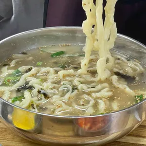 홍두깨자매손칼국수수제돈까스 사진