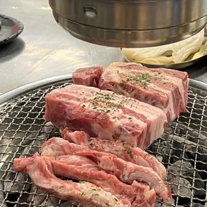 두건쓴형제 사진