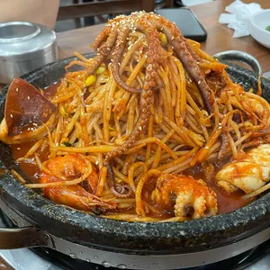 돌솟해물뼈찜 사진