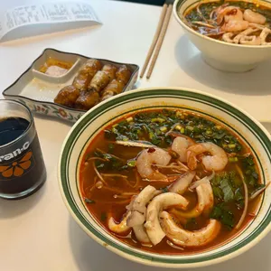 우엔 사진