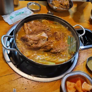 장수감자탕 사진