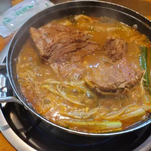 장수감자탕 사진