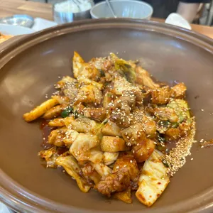 솥뚜껑오리주물럭 사진