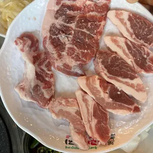 놀란돼지 사진
