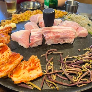 범계솥뚜껑삼겹살 사진