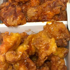 교촌치킨 사진