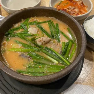 더진국 수육국밥 사진