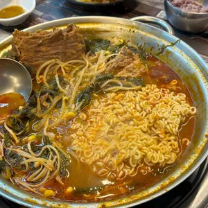 왕건이감자탕 사진