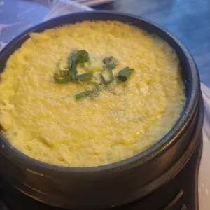 닭발굽는청년 사진