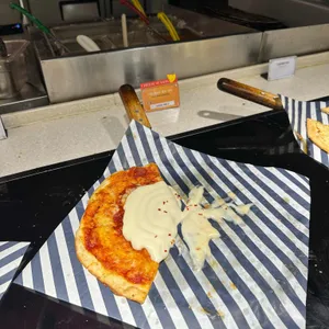애슐리퀸즈 사진