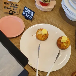 모어댄버터 사진