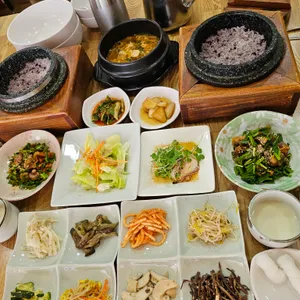 어울림돌솥밥 사진
