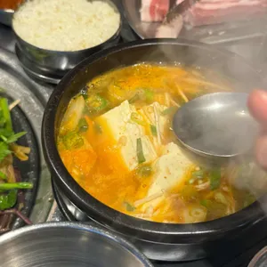 바다를 본 돼지 사진