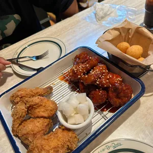 BBQ치킨 빌리지 사진