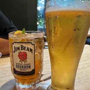 BBQ치킨 빌리지 사진