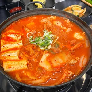 뚱이네 김치두루치기 사진