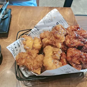 교촌치킨 사진