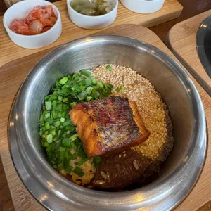 아뜨뜨 사진