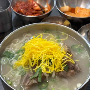 평이담백 뼈칼국수 사진
