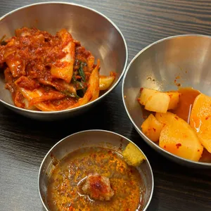 평이담백 뼈칼국수 사진