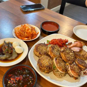 고기오징어순대엔연어장 사진