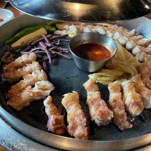 고기굽는남자 사진