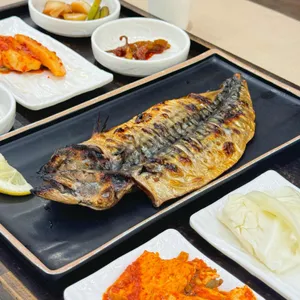 부산에뜬고등어 사진