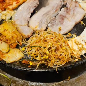 솥뚜껑삼겹살 사진