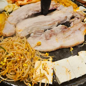솥뚜껑삼겹살 사진
