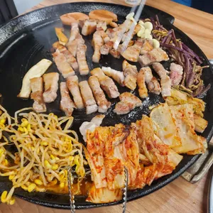 황고집 솥뚜껑 삼겹살 사진