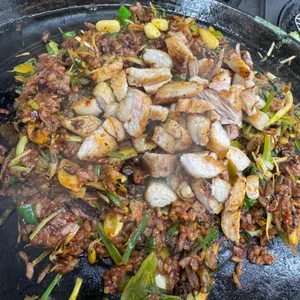 솥뚜껑 미나리 제주삼겹살 사진